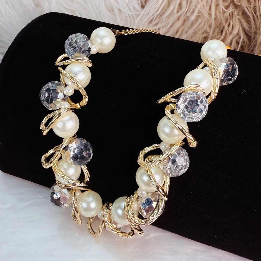 Pretty Silvertone goldtone, lightweight faux pearl, clear bling 16” necklace